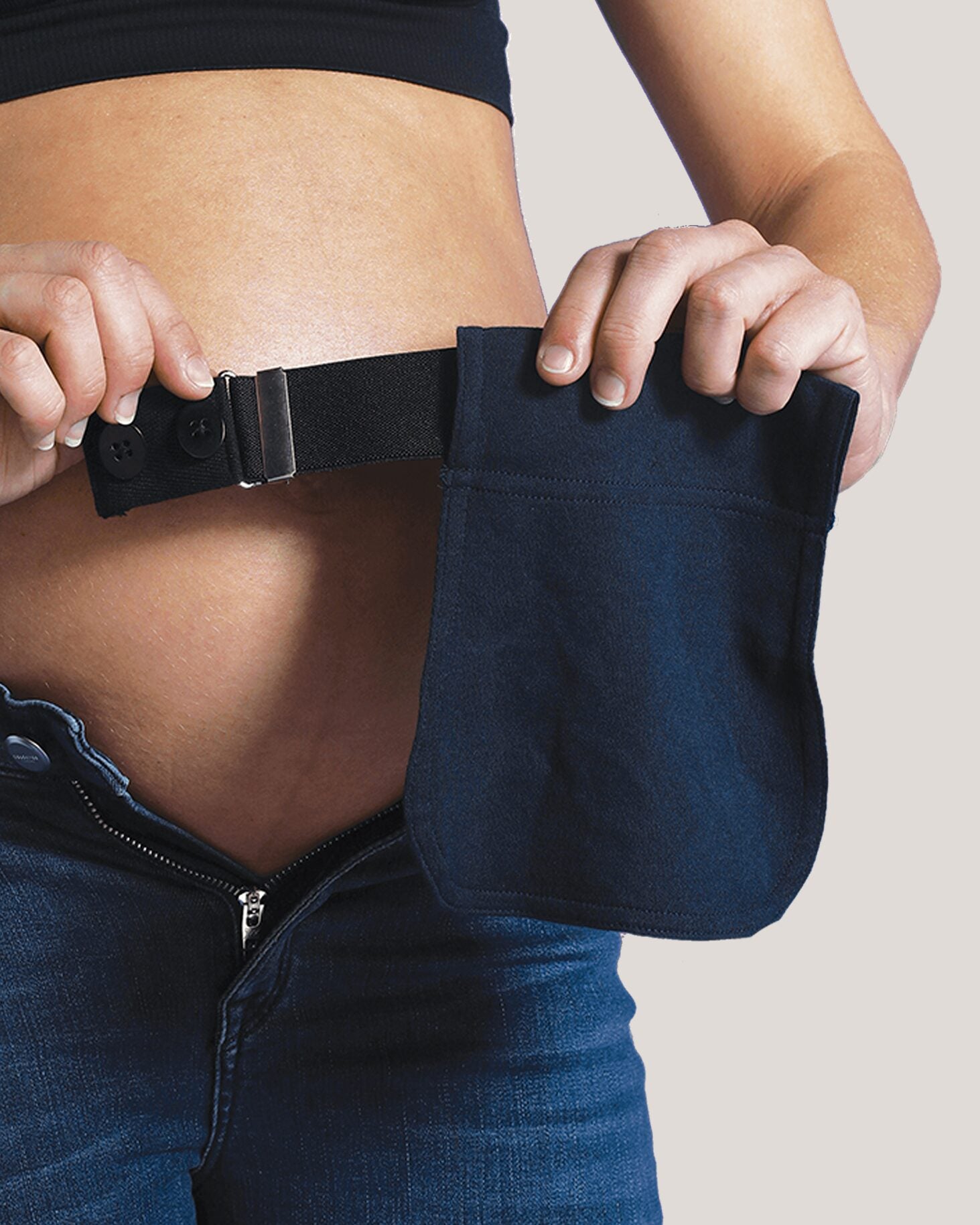 Sådan monteres Carriwell flexi-belt taljeforlænger på bukser